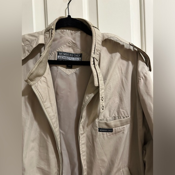Members only vintage jacket fits like medium/large from urban outfitters - Picture 2 of 11